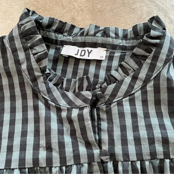 JDY euro brand blouse - Picture 2 of 4